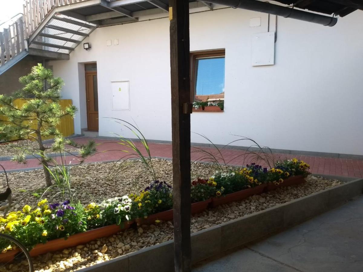 Apartmány LoNo Jičín Exterior foto